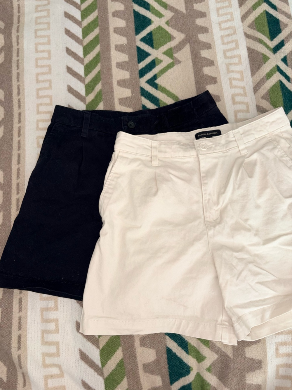 Banana Republic Black and Cream Women’s Shorts